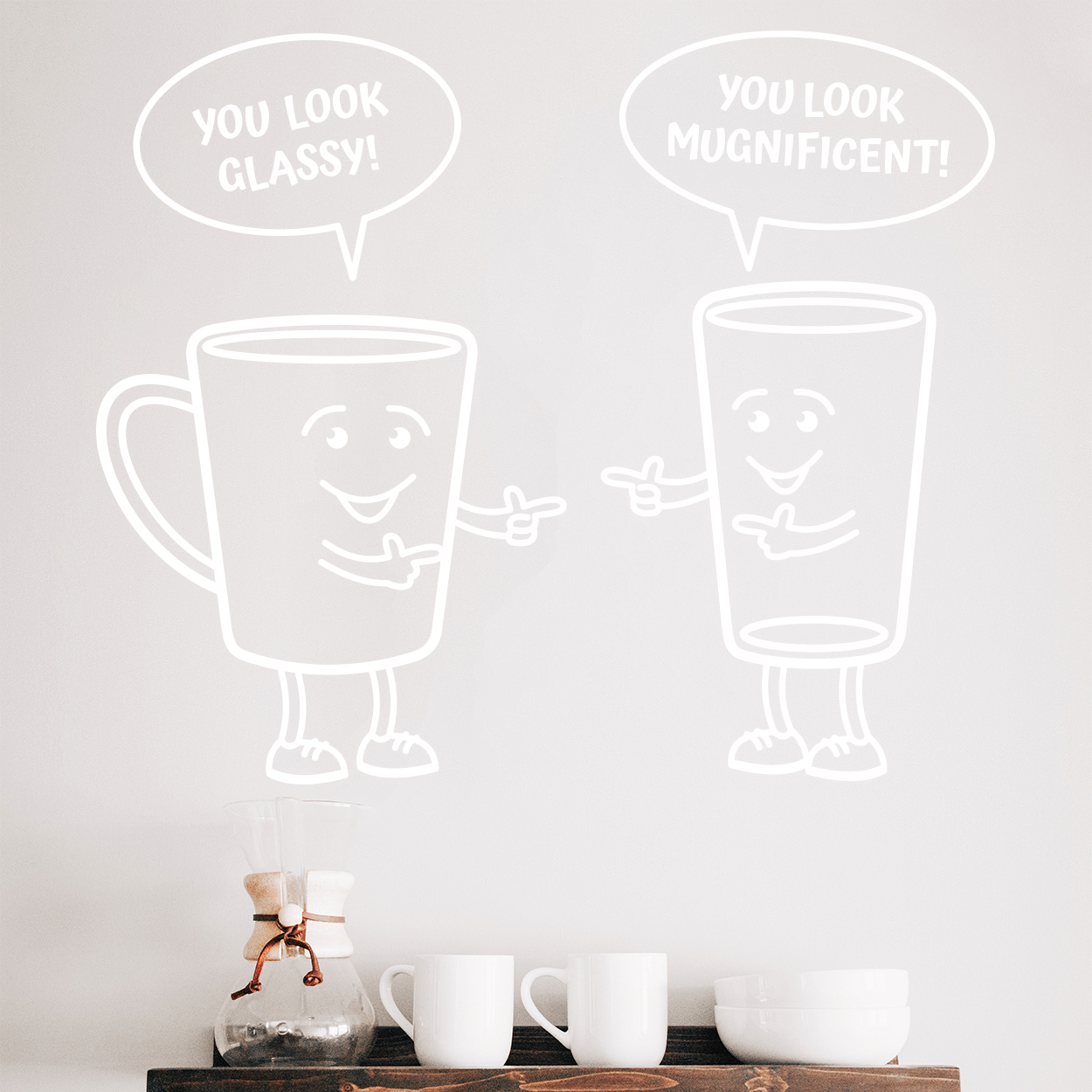 En sjov wallsticker hvor et krus siger "You look glassy!" til glasset, som svarer "You look mugnificent".