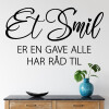 Wallsticker med teksten "Et smil er en gave alle har råd til"
