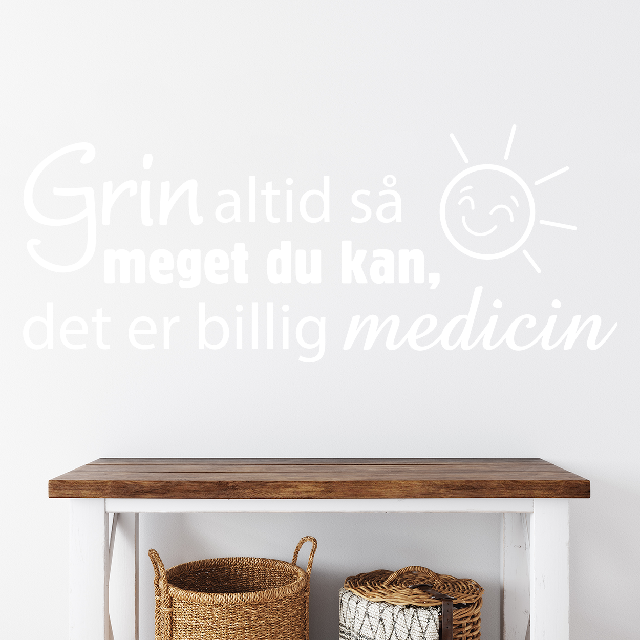 Wallsticker med teksten "Grin altid så meget du kan, det er billig medicin"