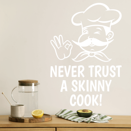 Wallsticker til køkkenet med teksten "Never trust a skinny cook"