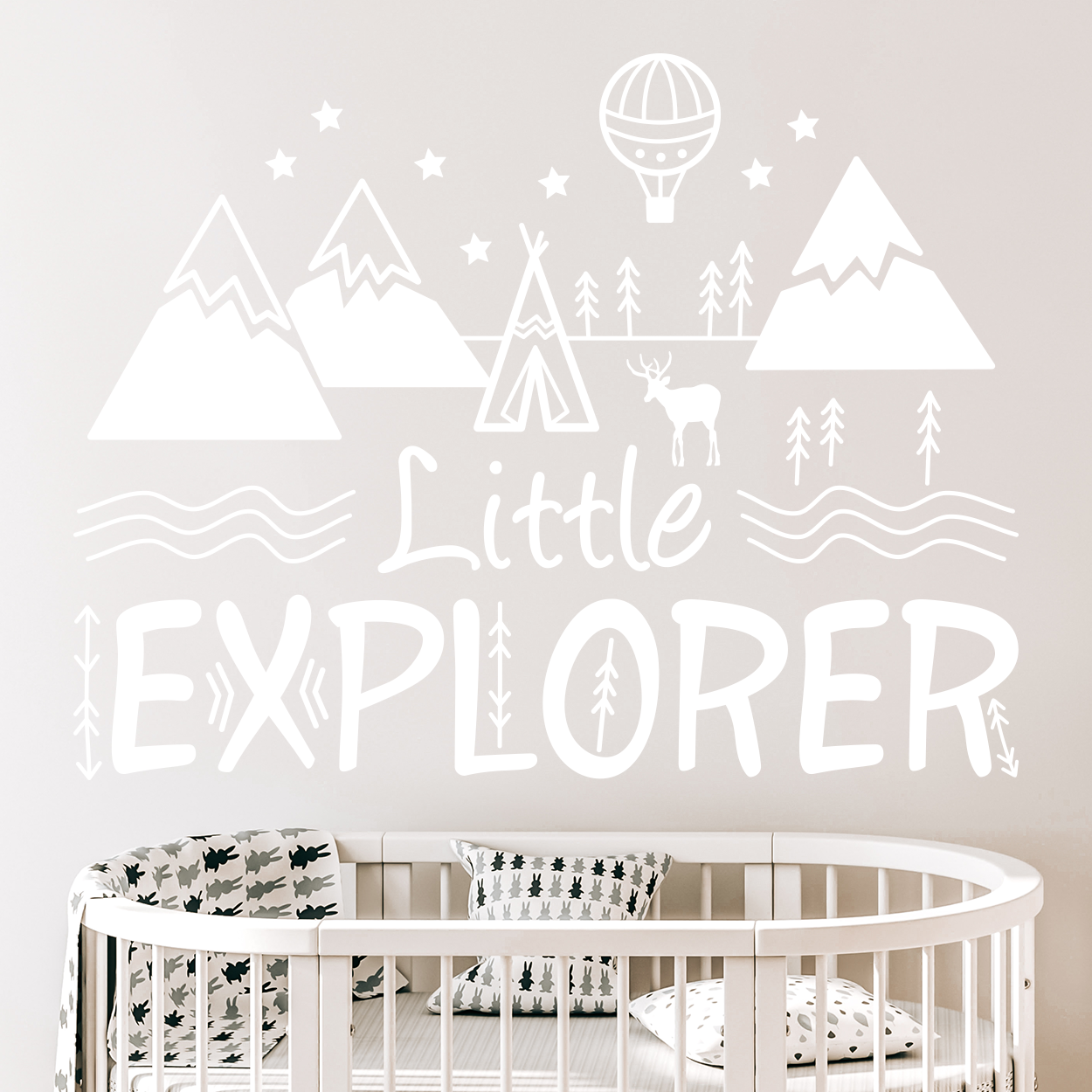 Wallsticker med teksten "little explorer"