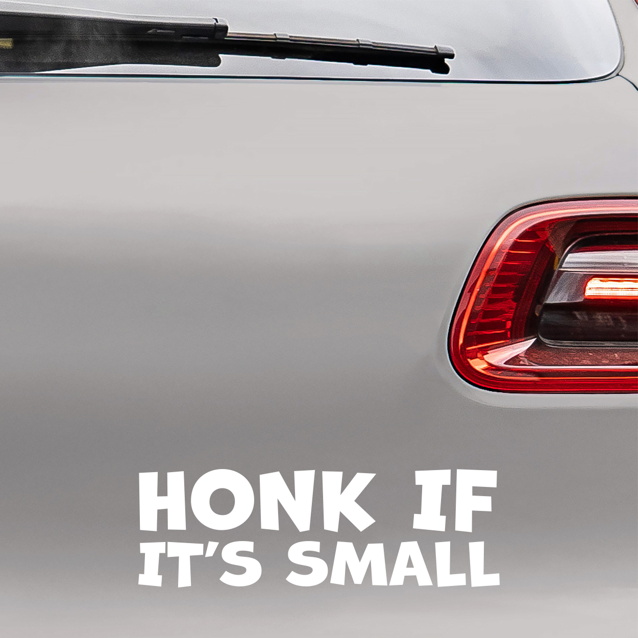 Bil klistermærke med teksten "Honk if it's small"